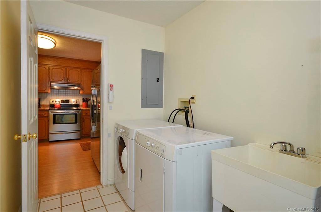 28 Justin Drive - Photo 12