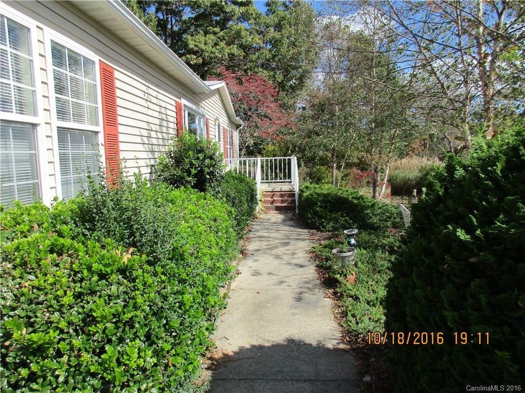 9 Howard Lane - Photo 2