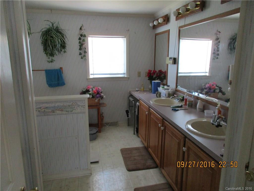 9 Howard Lane - Photo 17