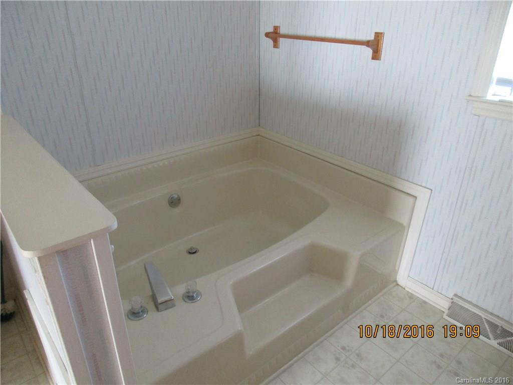 9 Howard Lane - Photo 18