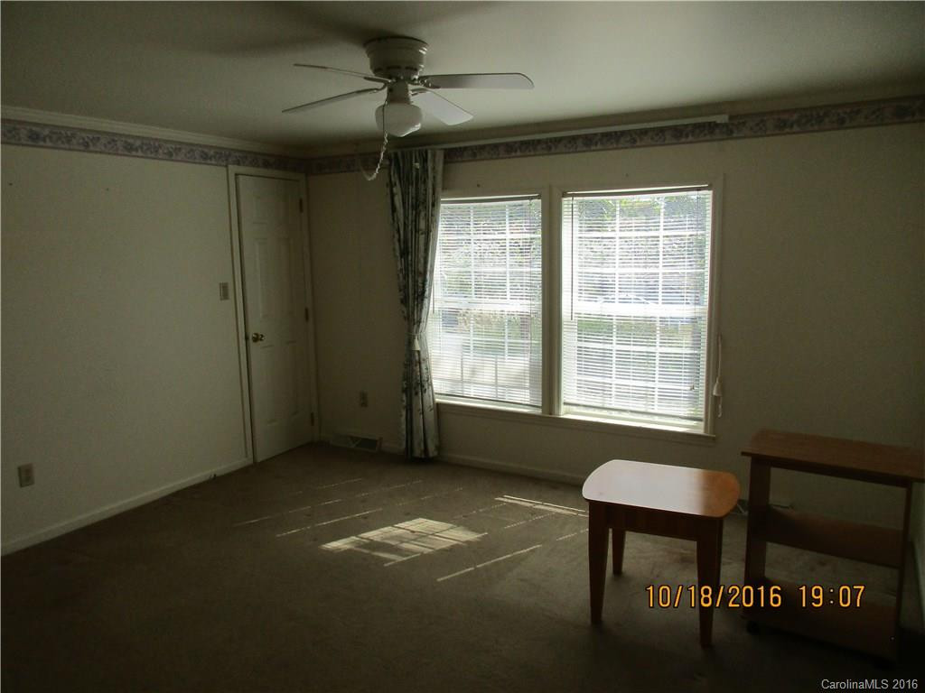 9 Howard Lane - Photo 19
