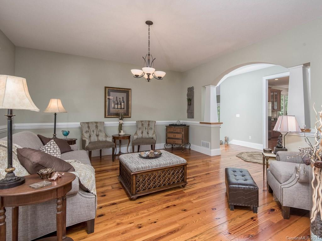303 Braeside Court #3 - Photo 4