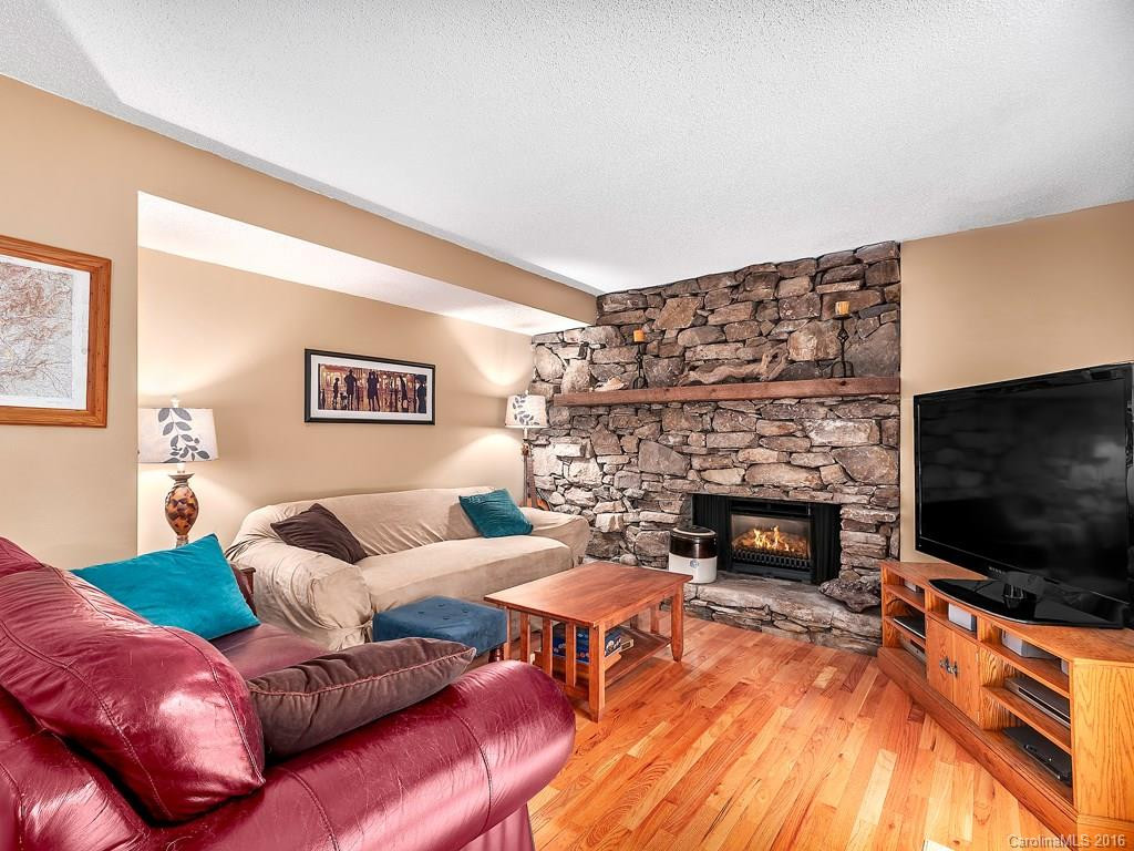 105 Russet Lane - Photo 3