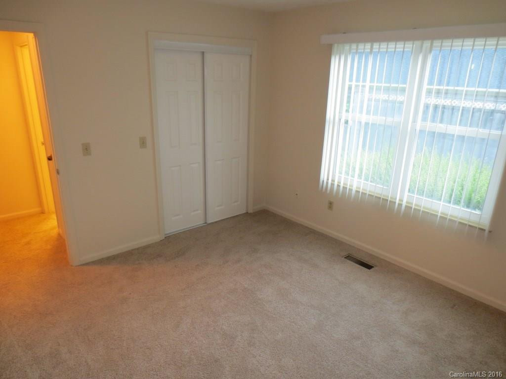 35 Capri Lane #11-C - Photo 4