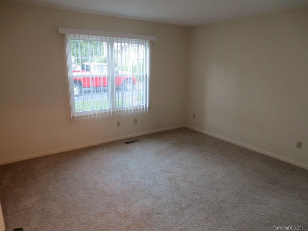 35 Capri Lane #11-C - Photo 5