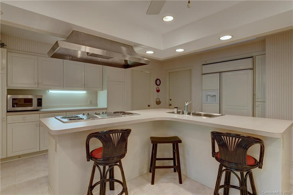 333 Round Hill Road - Photo 11