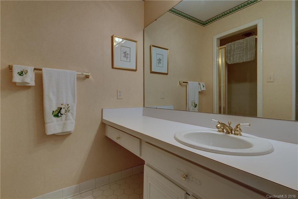 333 Round Hill Road - Photo 15