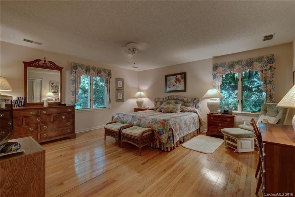333 Round Hill Road - Photo 16