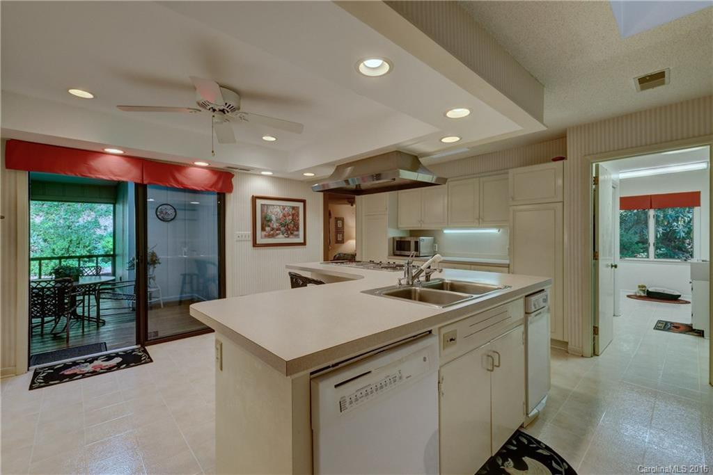 333 Round Hill Road - Photo 9