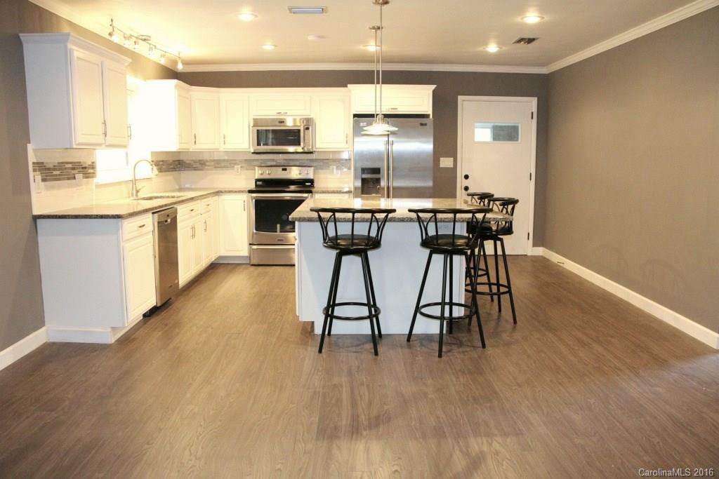 4077 Halloway Street - Photo 5