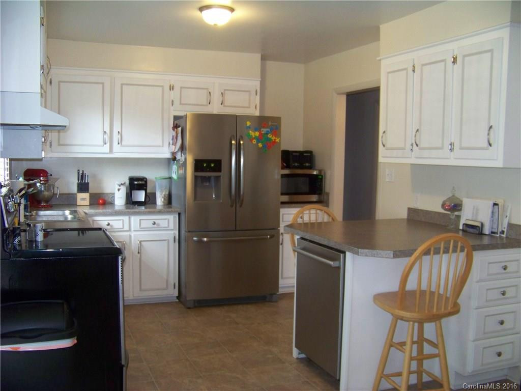 222 Shenandoah Drive - Photo 2