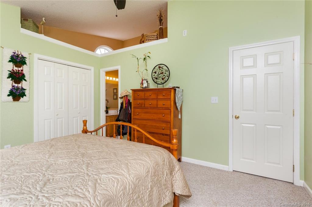 99 Rolling Meadow Road - Photo 12