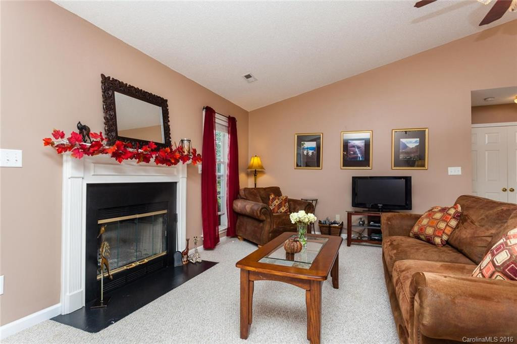 99 Rolling Meadow Road - Photo 4