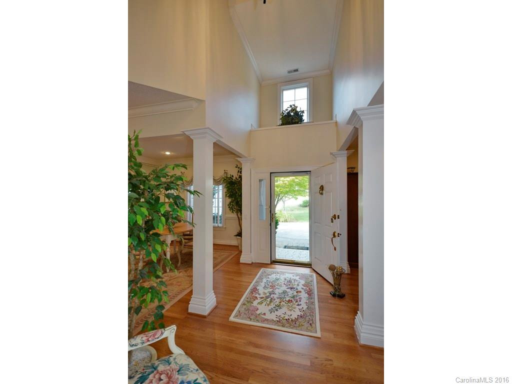 24 Tiverton Lane - Photo 2