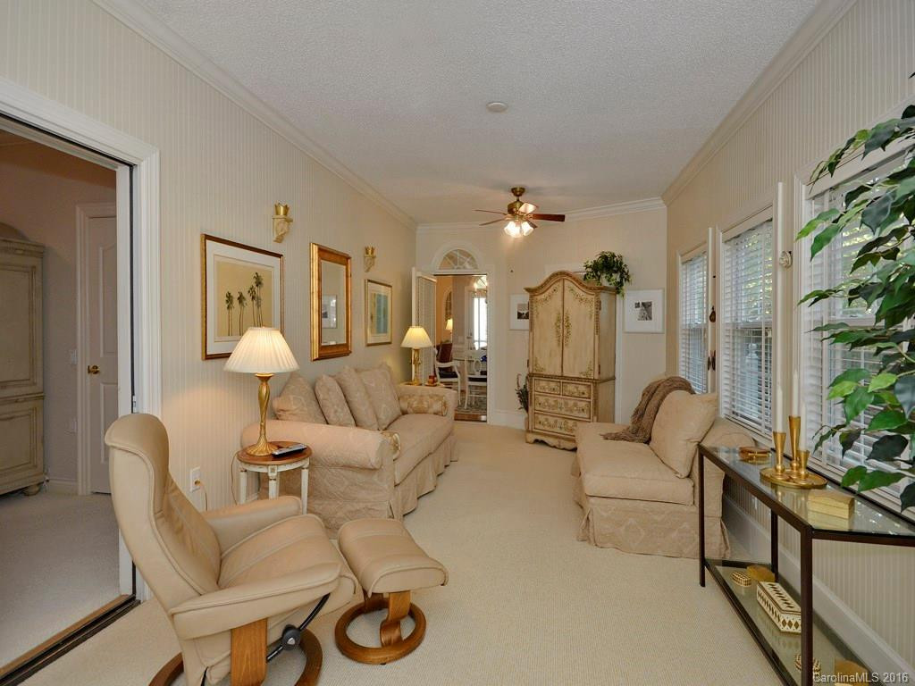 24 Tiverton Lane - Photo 15