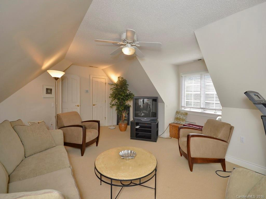 24 Tiverton Lane - Photo 18