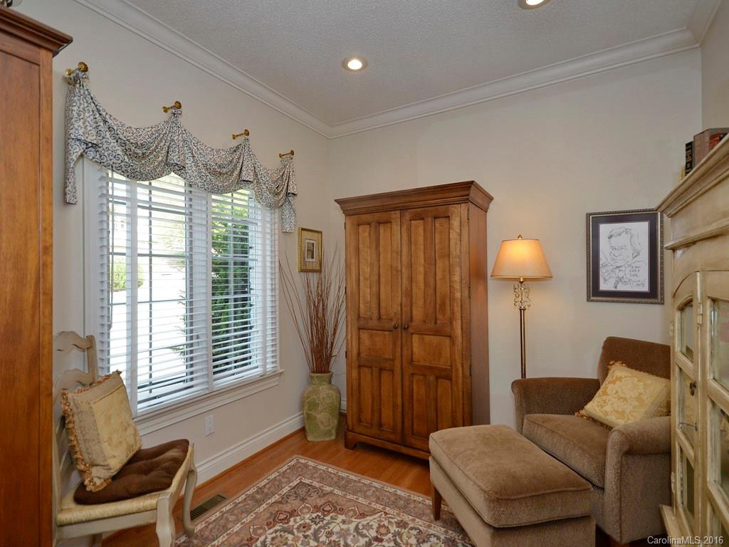 24 Tiverton Lane - Photo 3