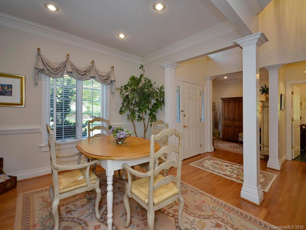 24 Tiverton Lane - Photo 4
