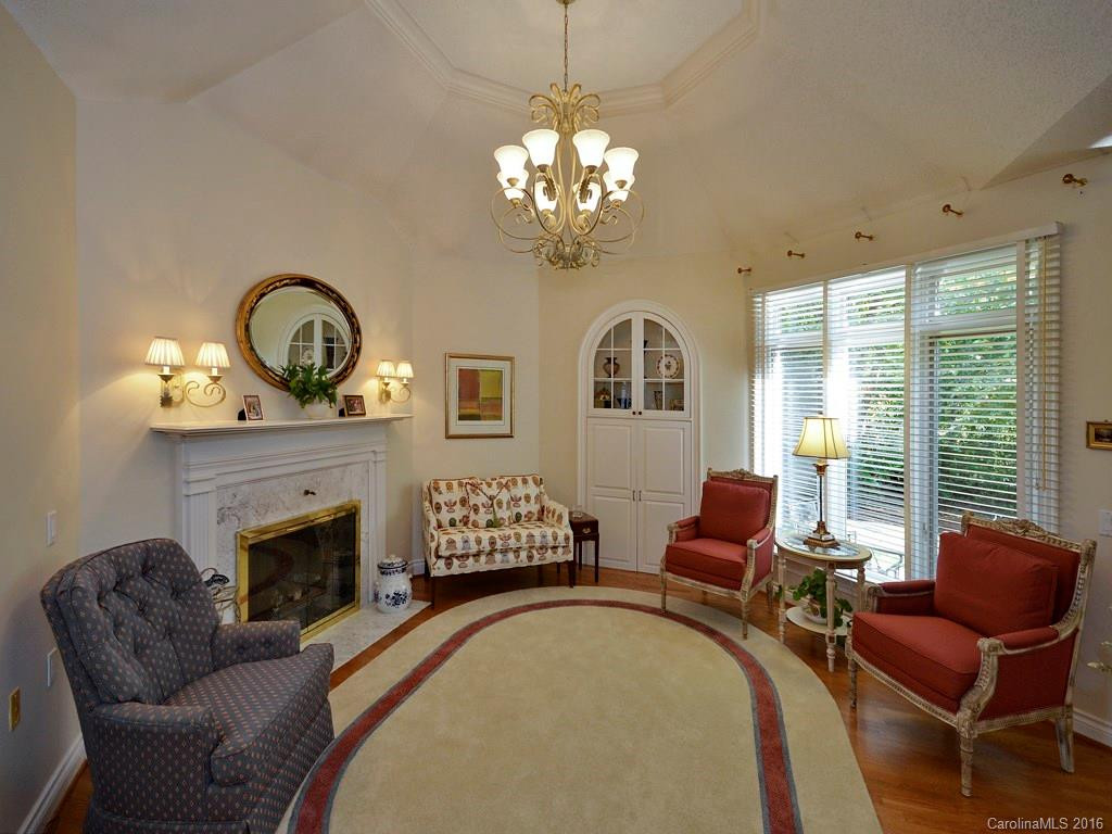 24 Tiverton Lane - Photo 5