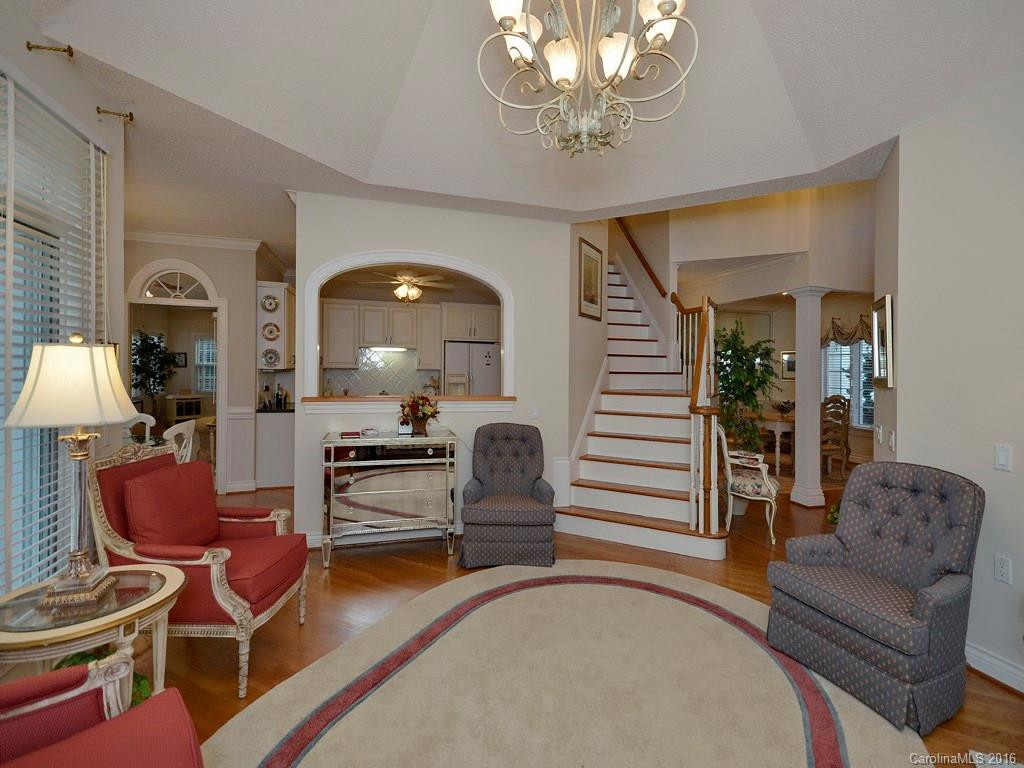 24 Tiverton Lane - Photo 6