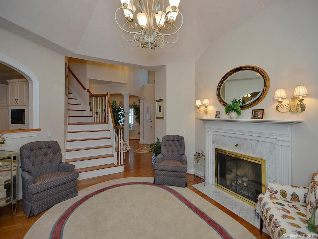 24 Tiverton Lane - Photo 7