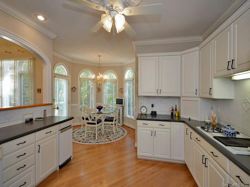 24 Tiverton Lane - Photo 8