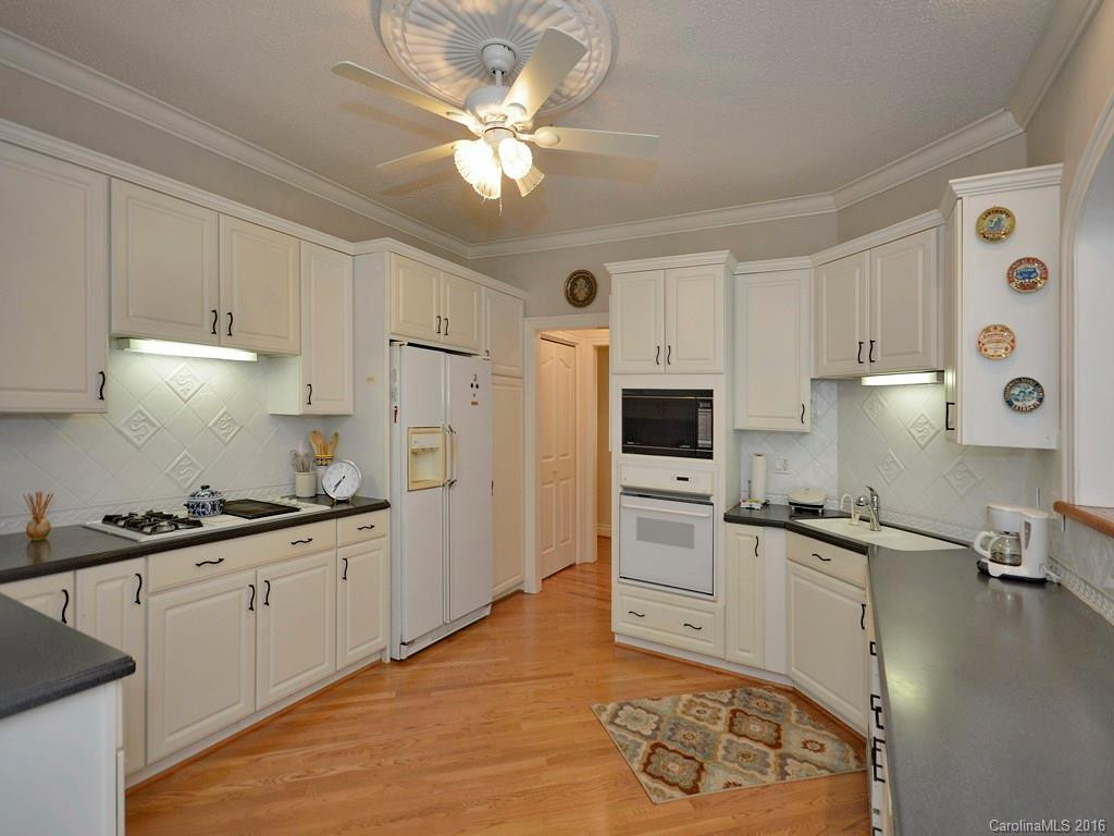 24 Tiverton Lane - Photo 9