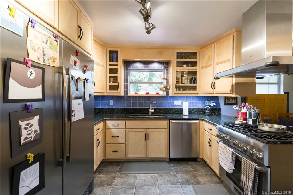 300 Balsam Road - Photo 2
