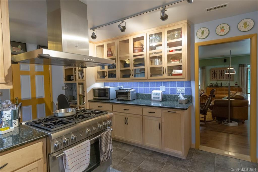 300 Balsam Road - Photo 3