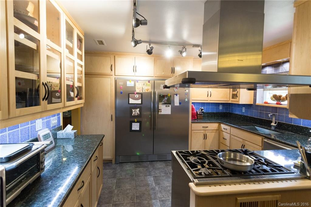 300 Balsam Road - Photo 4