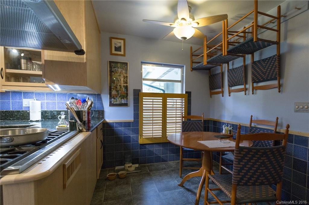 300 Balsam Road - Photo 5