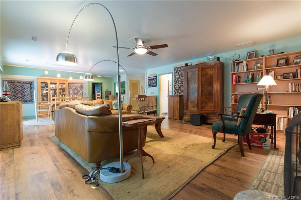 300 Balsam Road - Photo 8