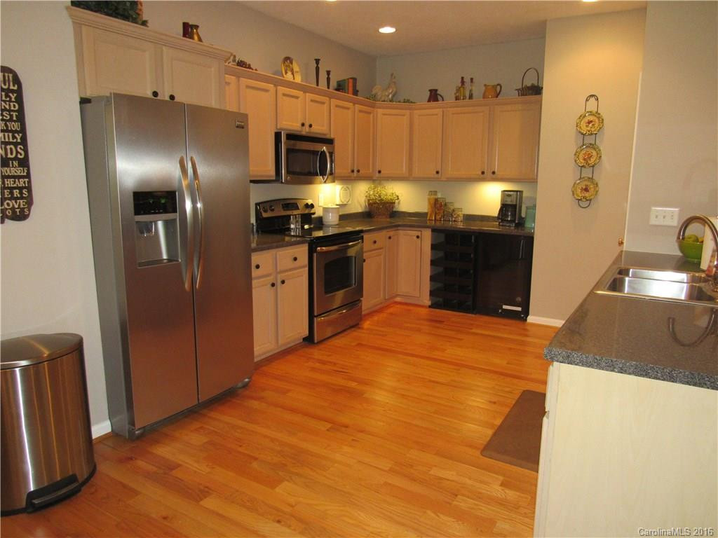 100 Blue Heron Drive - Photo 9