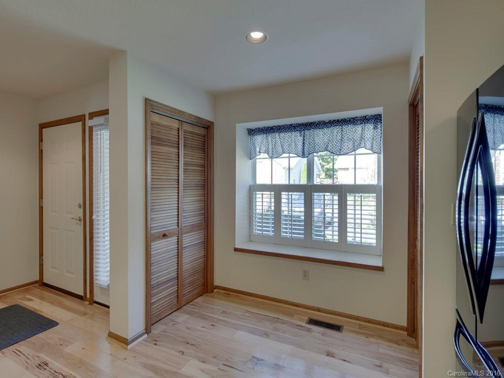 305 Laurel Park Place #18A - Photo 4