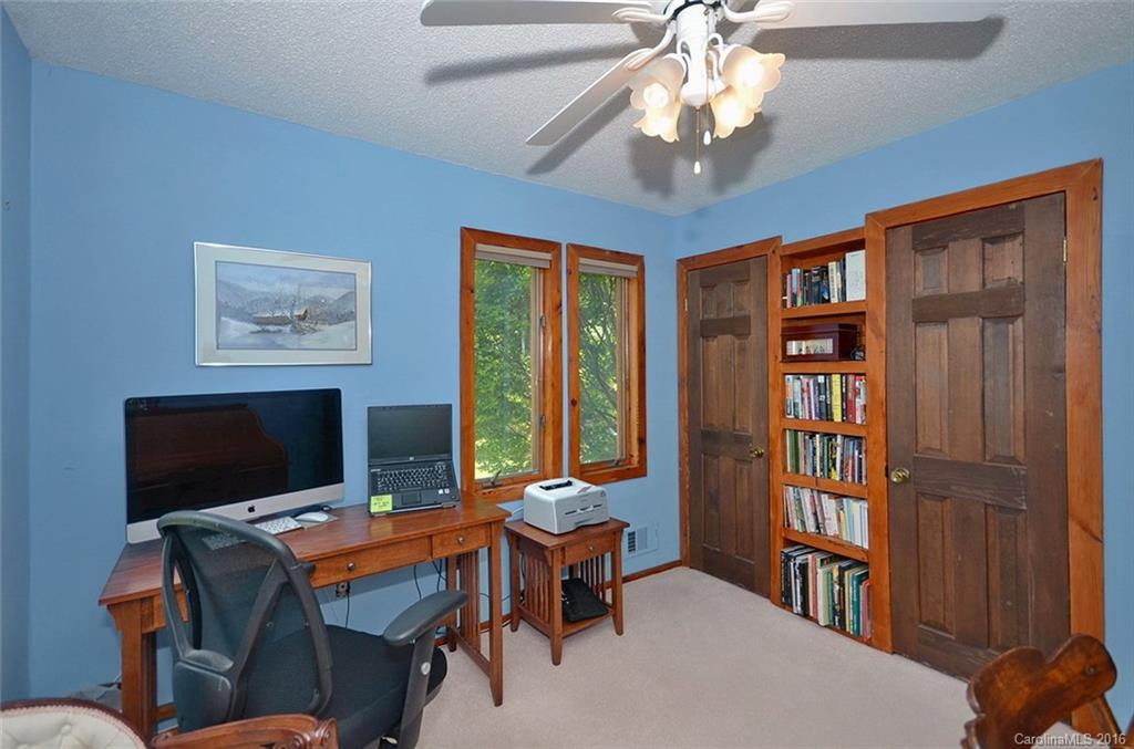 400 Wayneview Drive - Photo 16