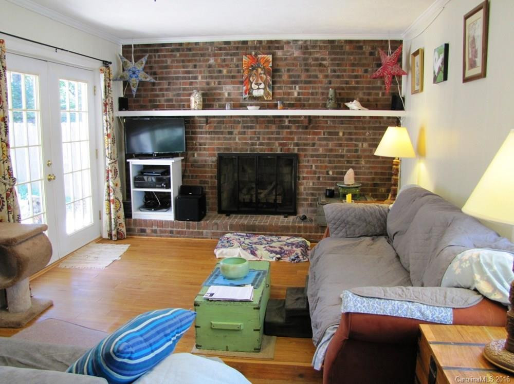 2600 Haywood Road - Photo 3
