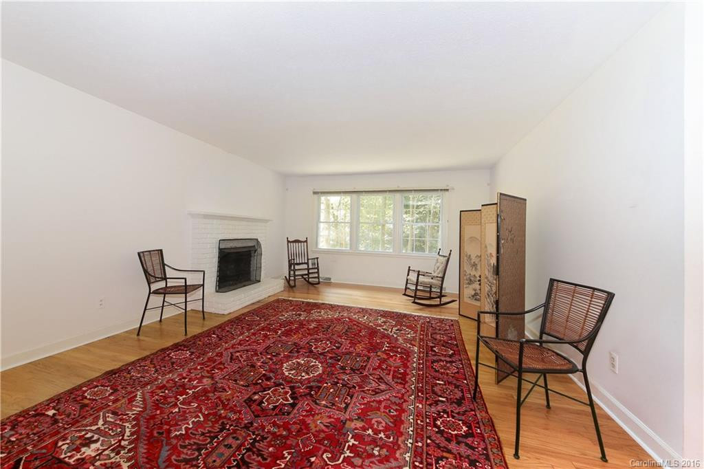 1212 Chanteloup Drive - Photo 3