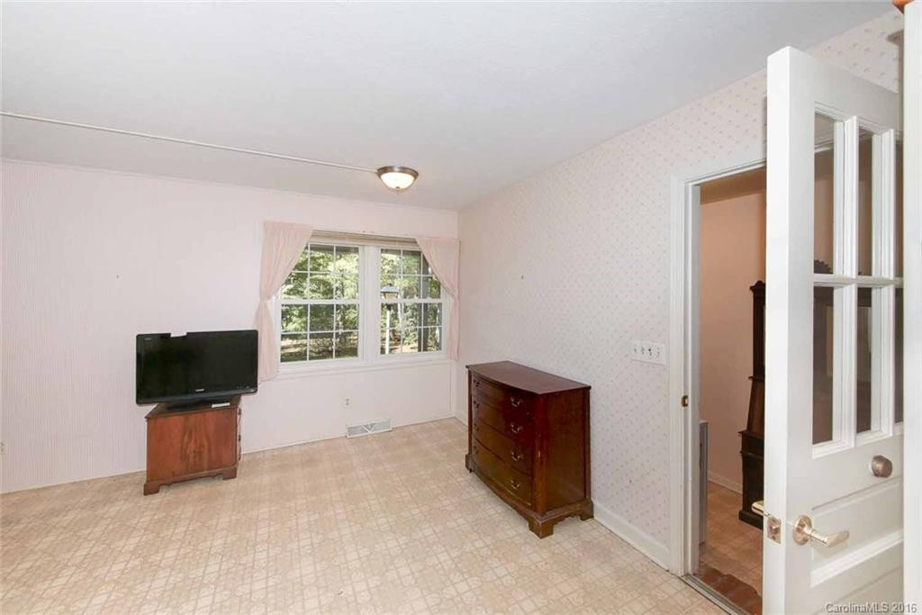 1212 Chanteloup Drive - Photo 8