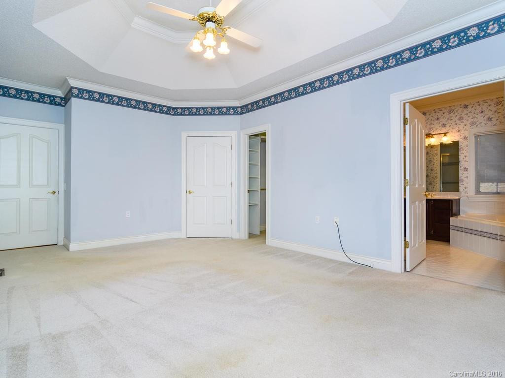10 Tiverton Lane #27 - Photo 11