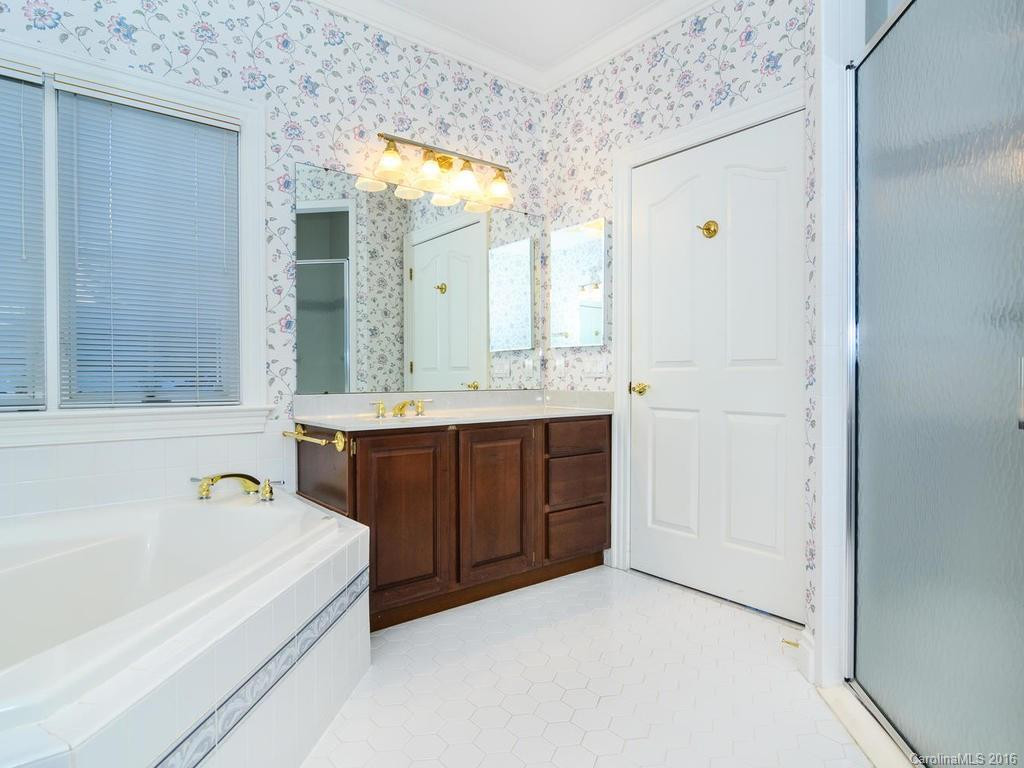 10 Tiverton Lane #27 - Photo 13
