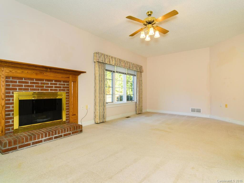 10 Tiverton Lane #27 - Photo 14