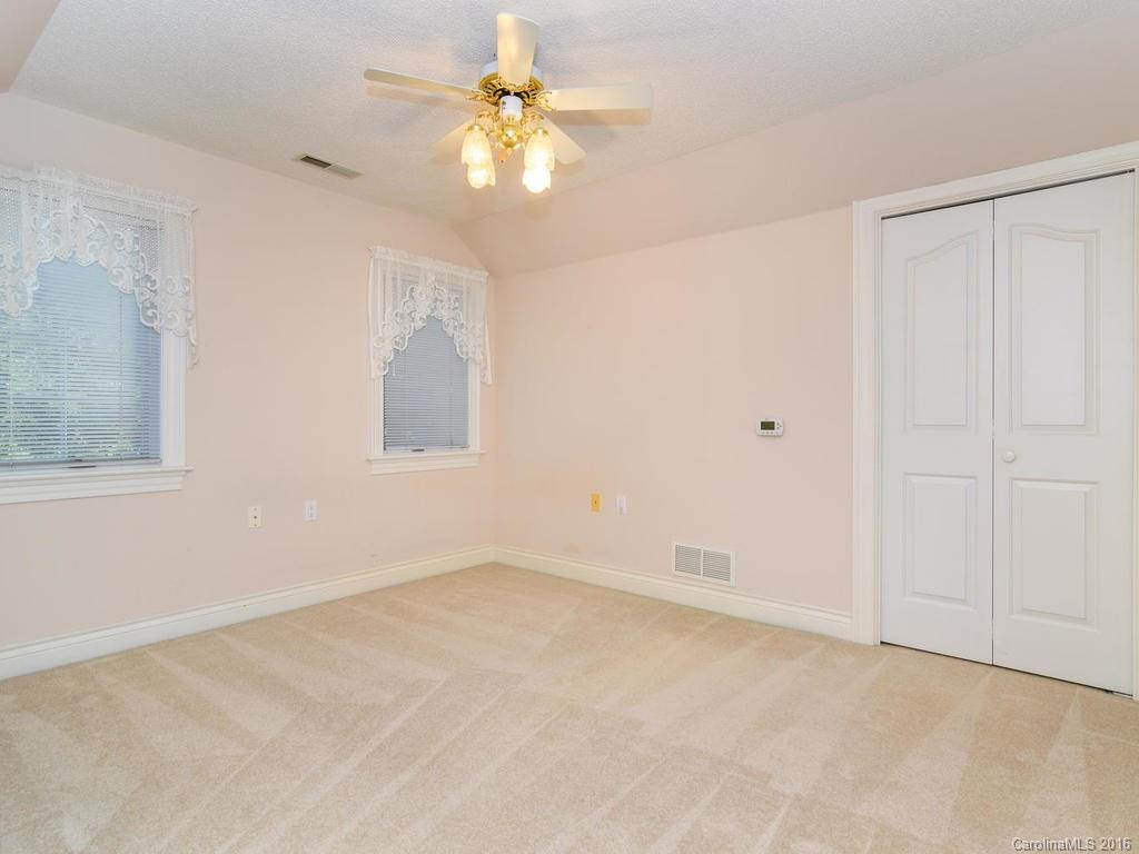10 Tiverton Lane #27 - Photo 17