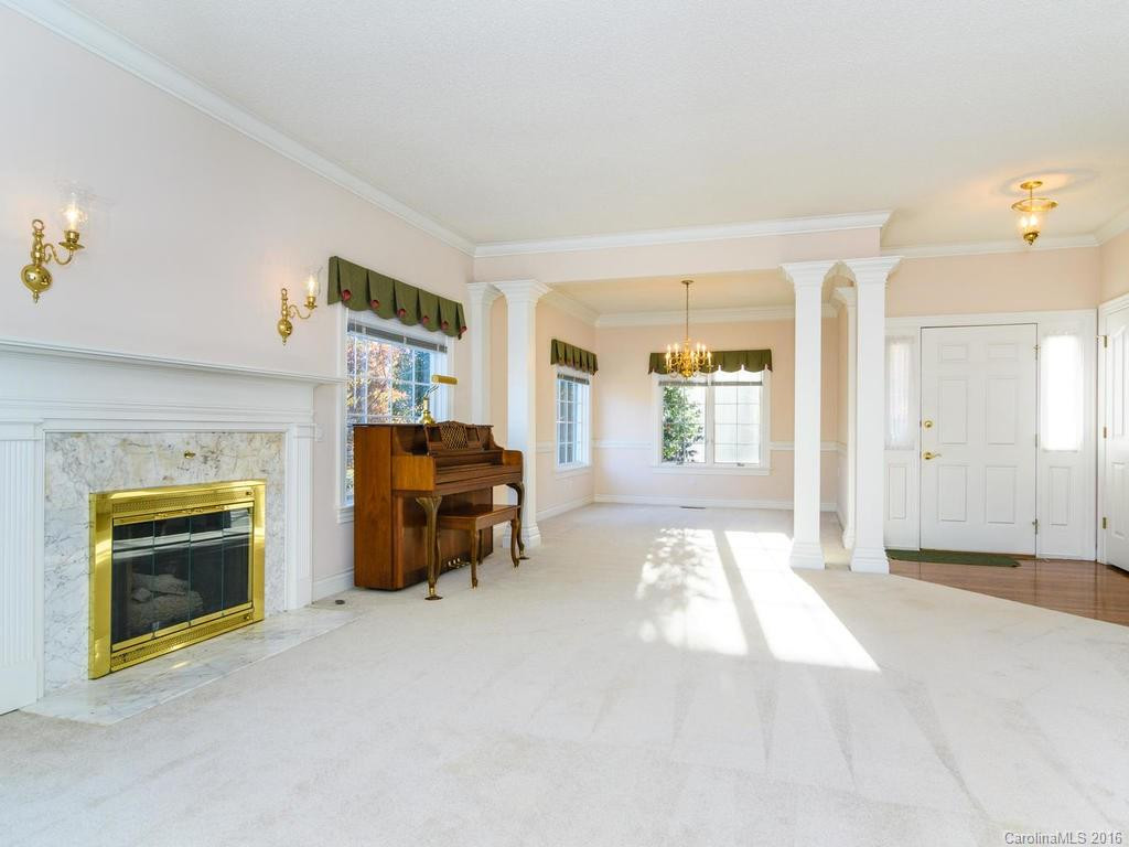 10 Tiverton Lane #27 - Photo 3
