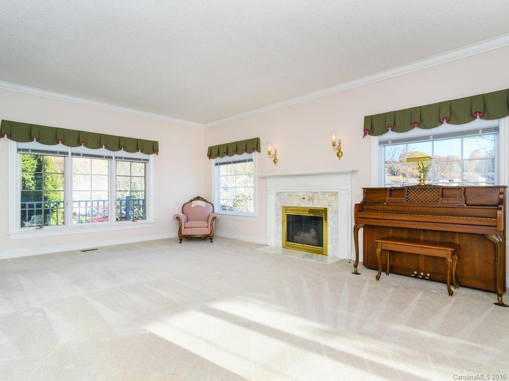 10 Tiverton Lane #27 - Photo 4
