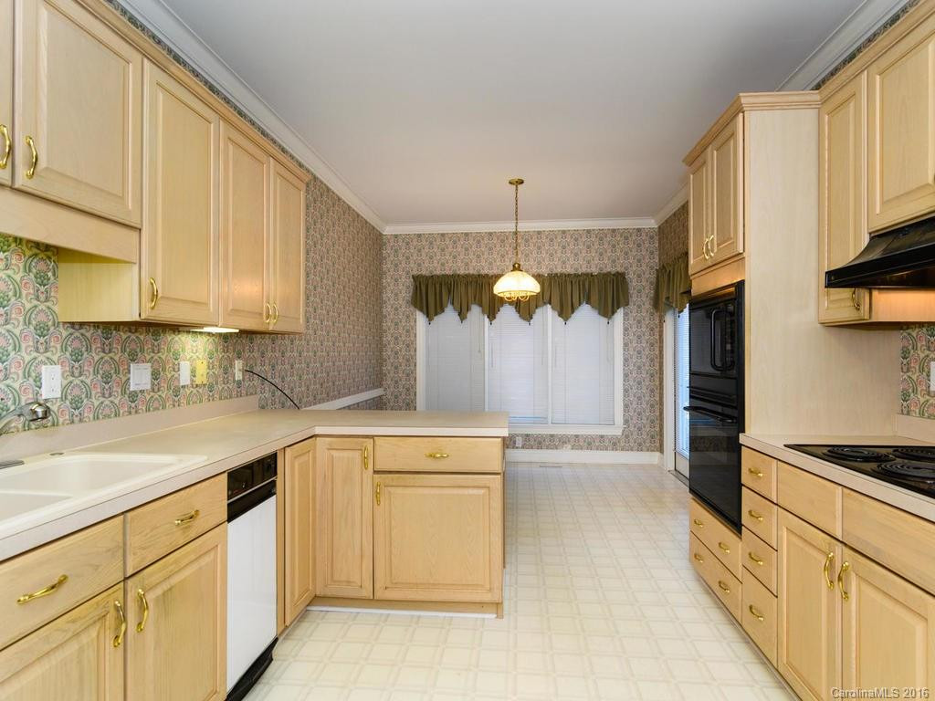10 Tiverton Lane #27 - Photo 6