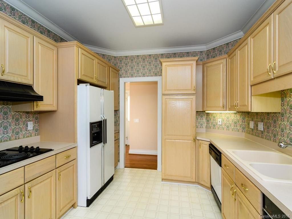 10 Tiverton Lane #27 - Photo 7