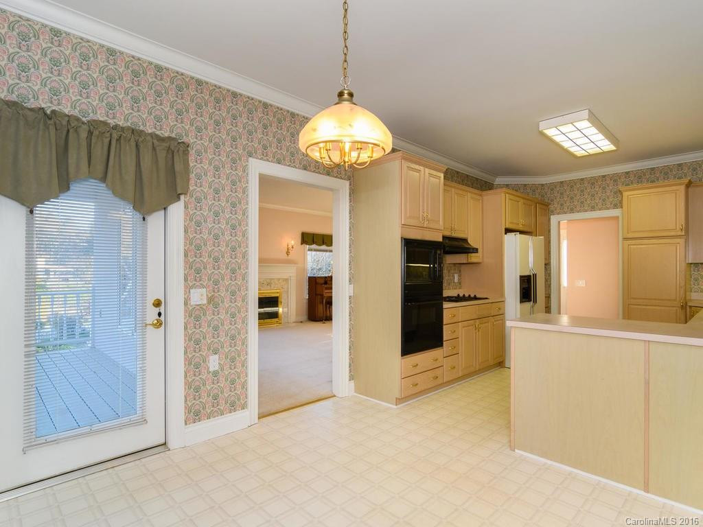 10 Tiverton Lane #27 - Photo 8