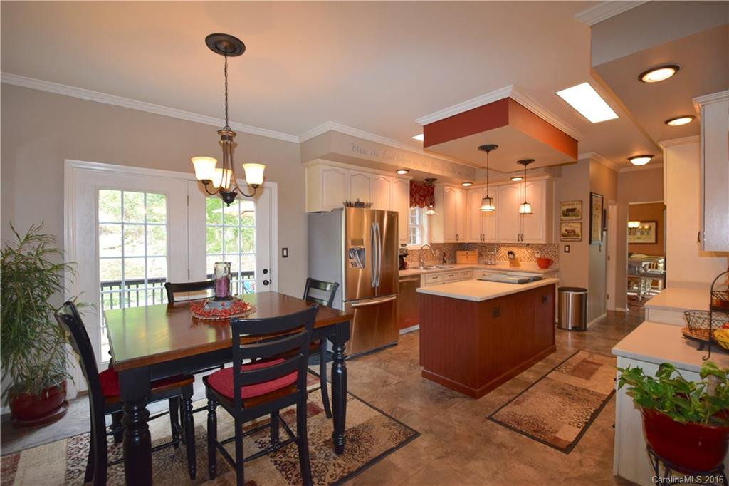 516 Roy Forrester Road - Photo 2