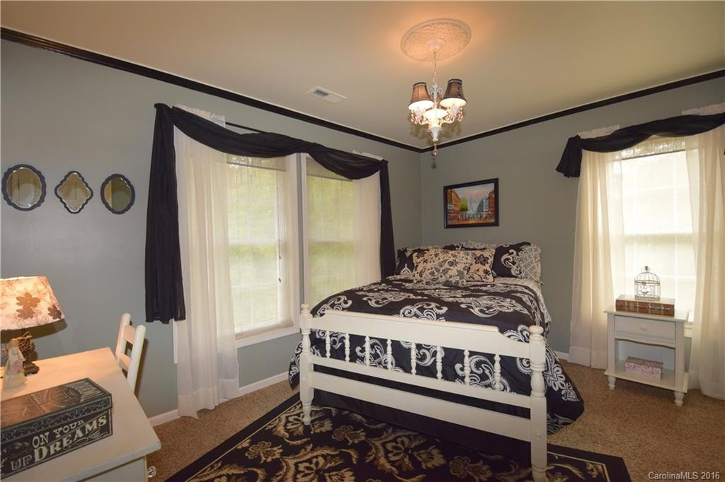 516 Roy Forrester Road - Photo 11