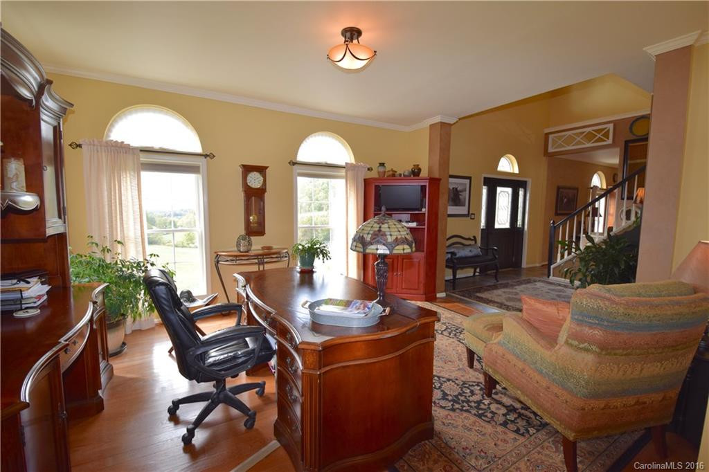516 Roy Forrester Road - Photo 3